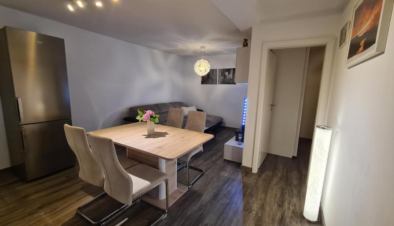 Apartman Kokola 말리로시니 외부 사진