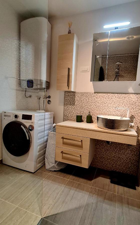 Apartman Kokola 말리로시니 외부 사진